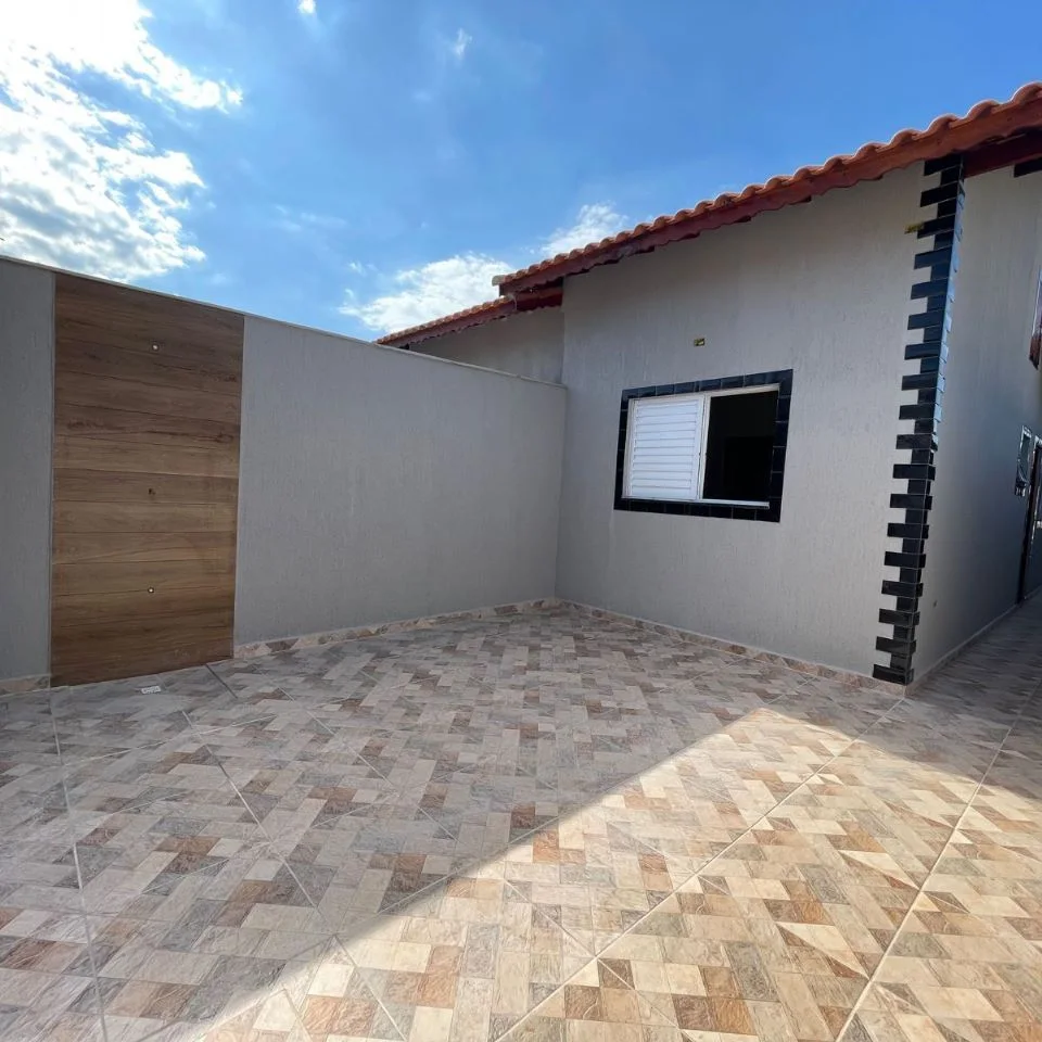 Casa à venda com 2 quartos, 71m² - Foto 1