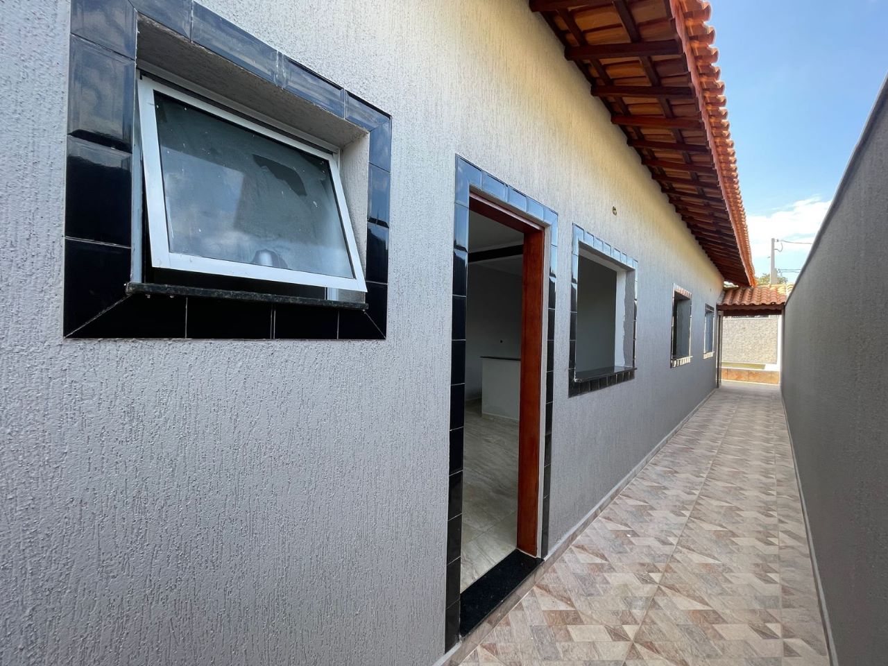 Casa à venda com 2 quartos, 71m² - Foto 2