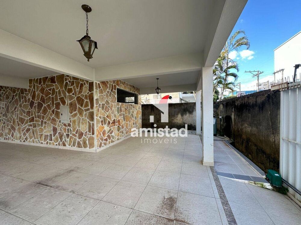Casa, 6 quartos, 280 m² - Foto 1