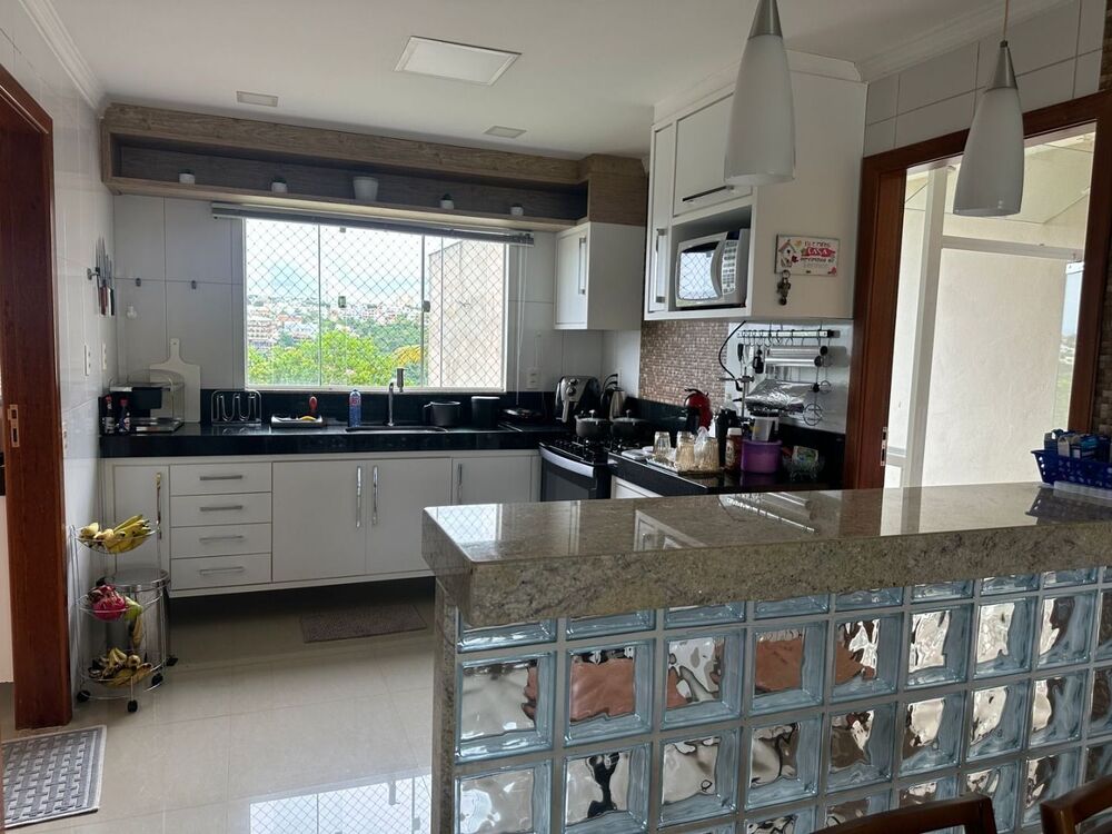 Casa, 4 quartos, 220 m² - Foto 1