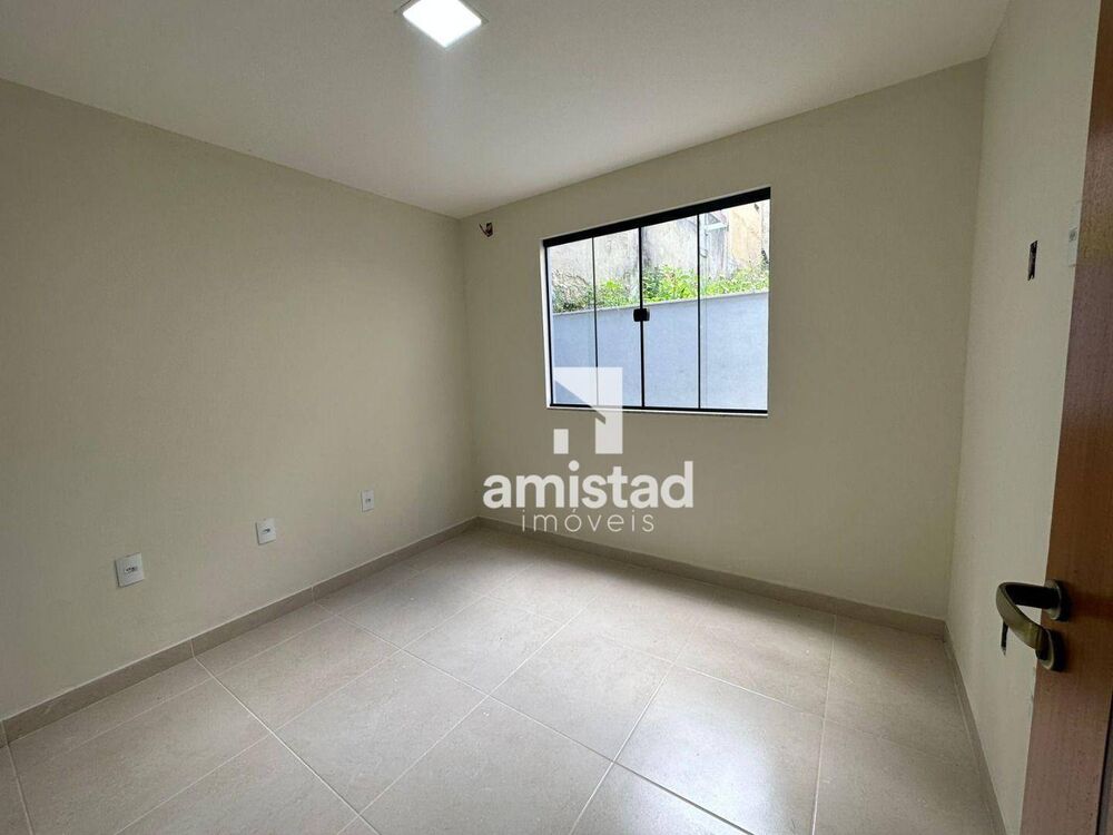 Casa à venda com 3 quartos, 70m² - Foto 8