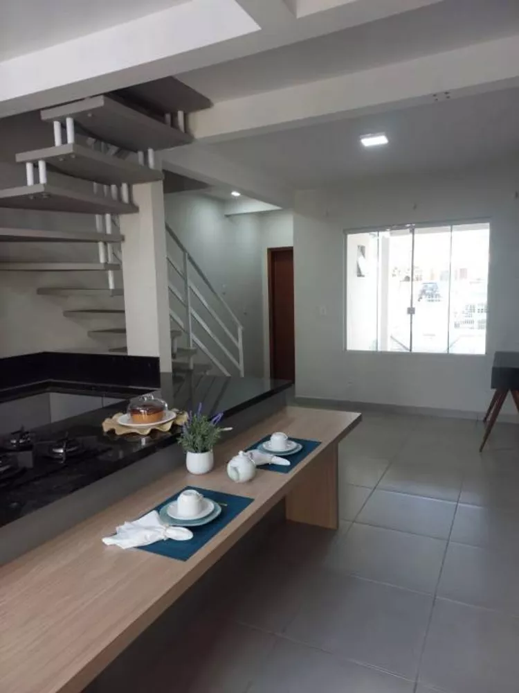 Casa à venda com 2 quartos, 95m² - Foto 4