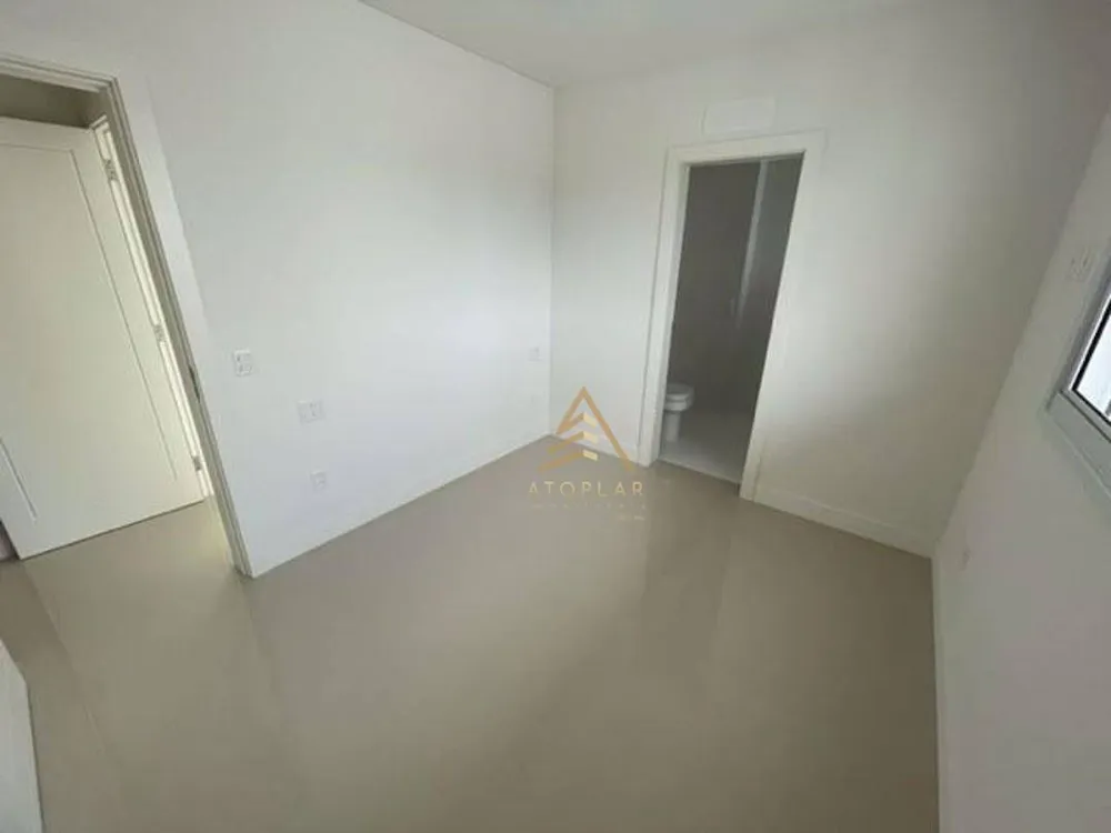 Cobertura, 3 quartos, 240 m² - Foto 2