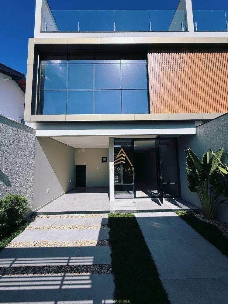 Sobrado, 3 quartos, 247 m² - Foto 1