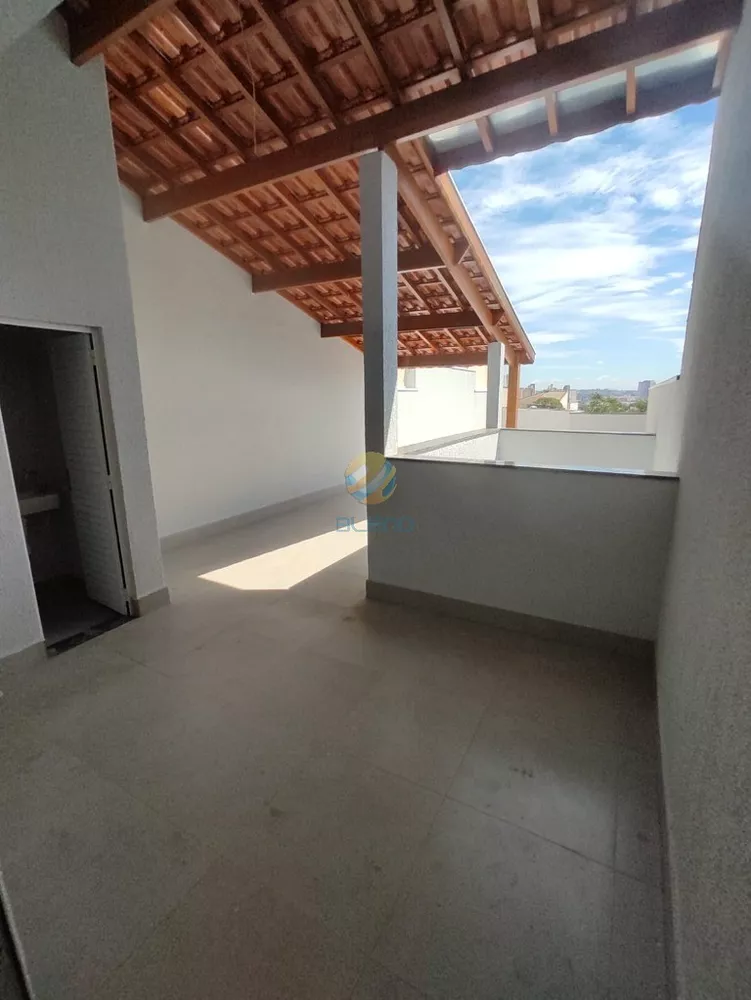 Cobertura à venda com 2 quartos, 104m² - Foto 2