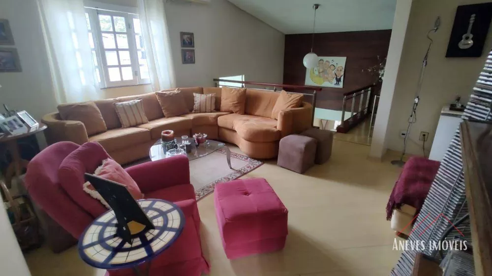 Casa, 3 quartos, 300 m² - Foto 1