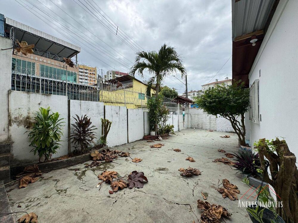 Casa para alugar com 3 quartos, 200m² - Foto 4