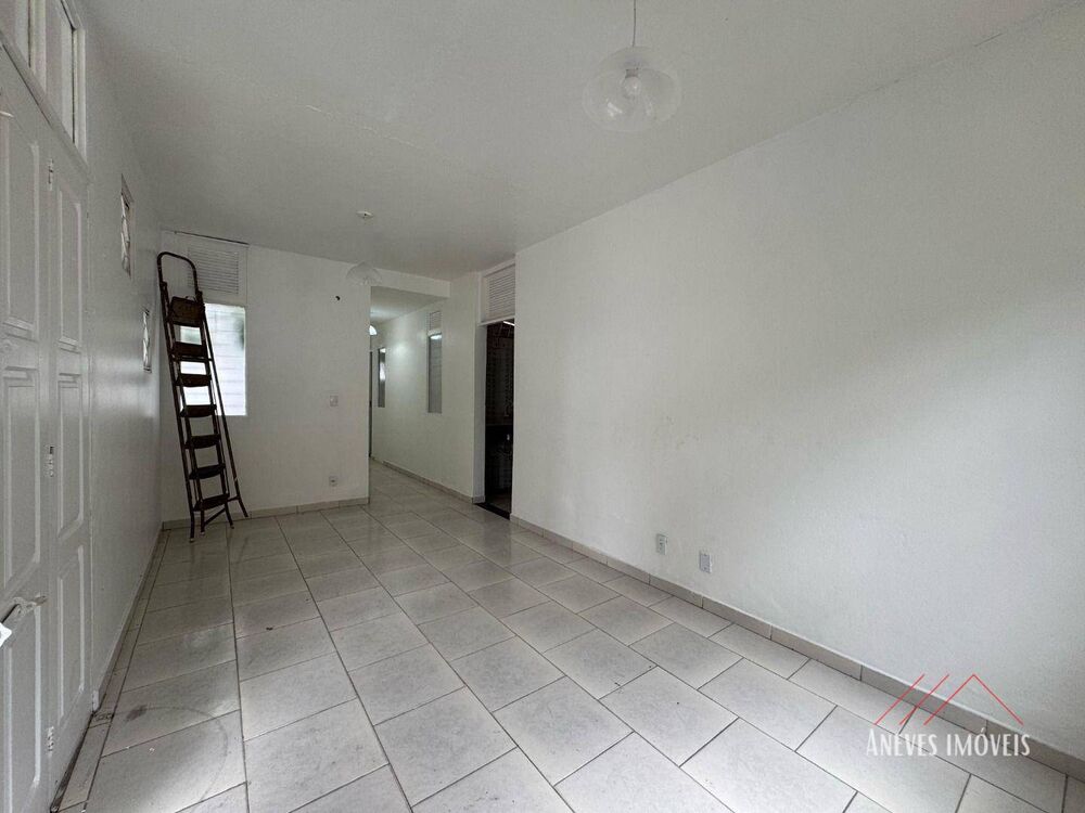 Casa para alugar com 3 quartos, 200m² - Foto 1