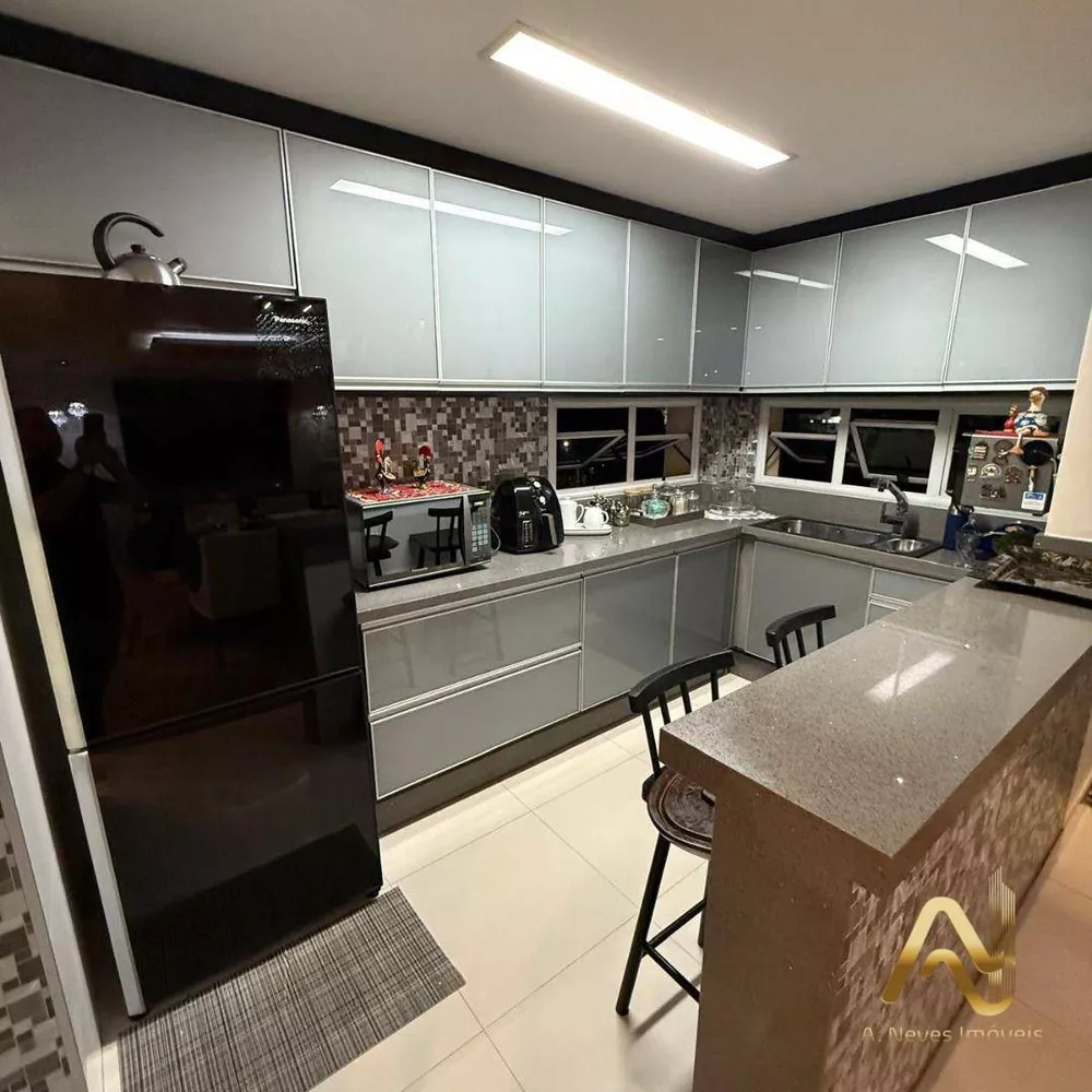 Apartamento, 3 quartos, 197 m² - Foto 1