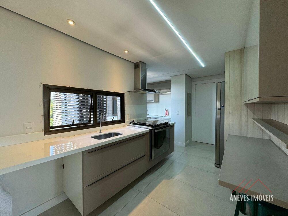 Apartamento à venda com 4 quartos, 165m² - Foto 2