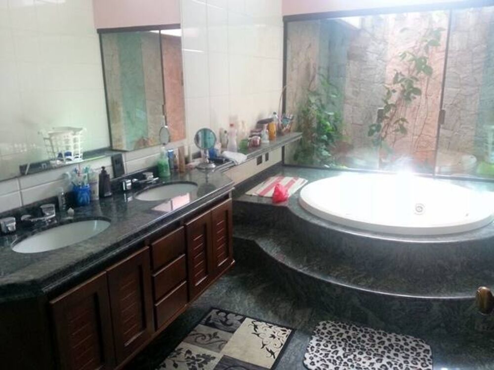 Casa à venda com 3 quartos, 320m² - Foto 2