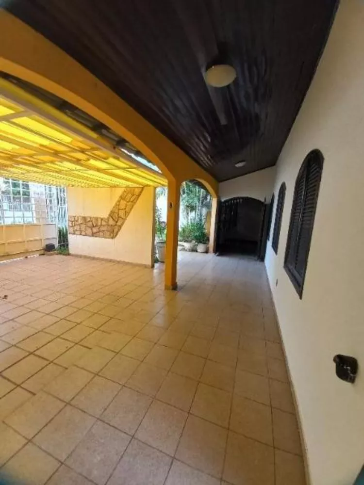 Casa à venda com 3 quartos, 250m² - Foto 2