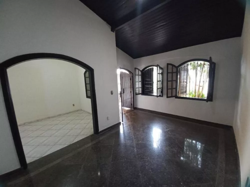 Casa à venda com 3 quartos, 250m² - Foto 3