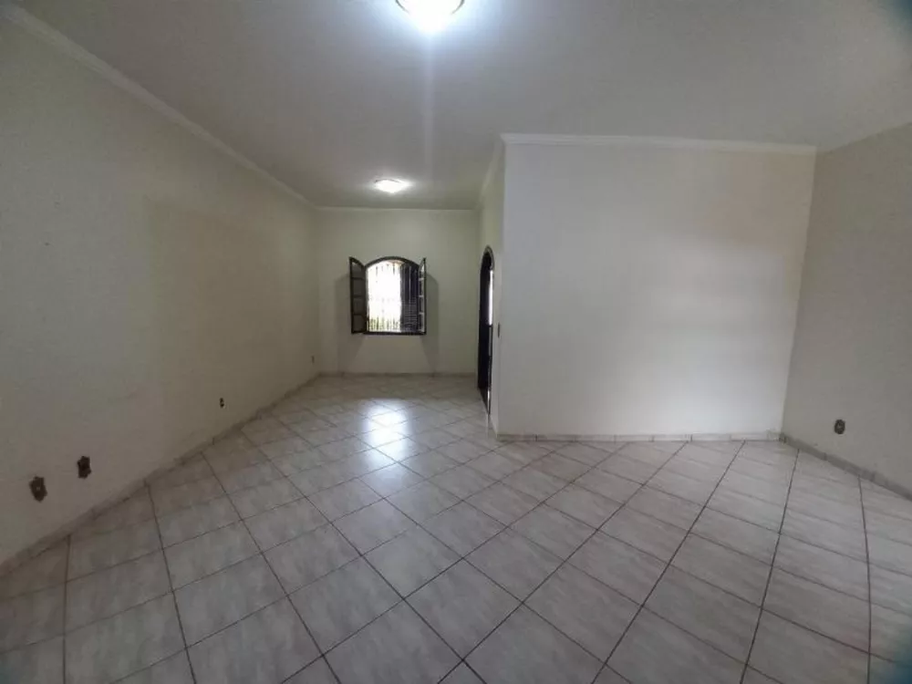 Casa à venda com 3 quartos, 250m² - Foto 4