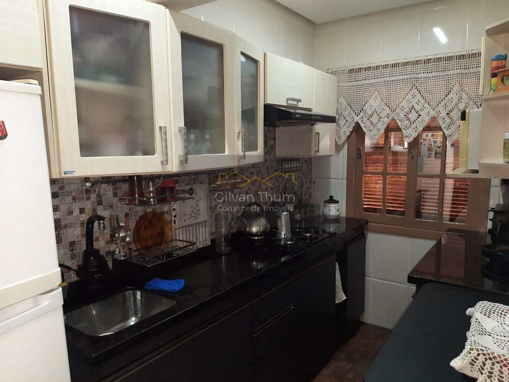 Casa à venda com 3 quartos, 200m² - Foto 1