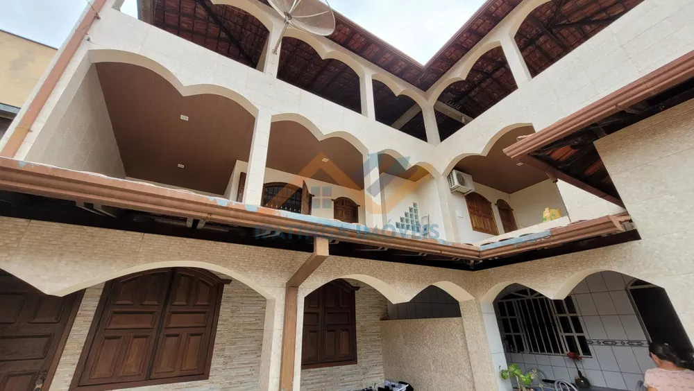 Casa à venda com 5 quartos, 235m² - Foto 2