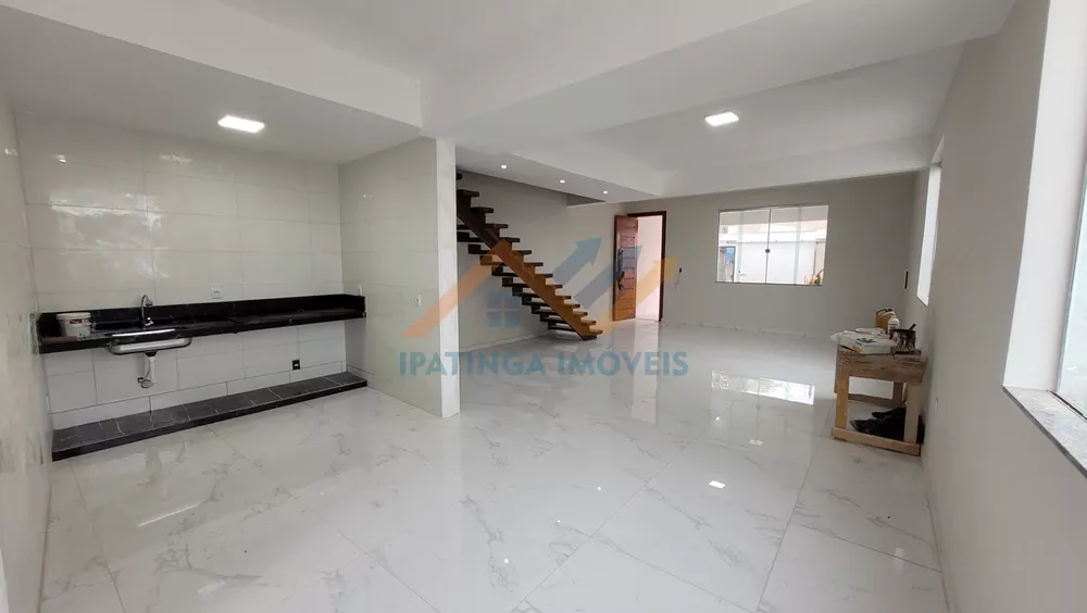 Casa à venda com 3 quartos, 330m² - Foto 4