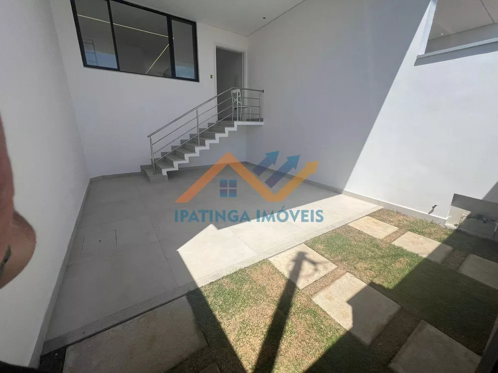 Casa à venda com 3 quartos, 170m² - Foto 2