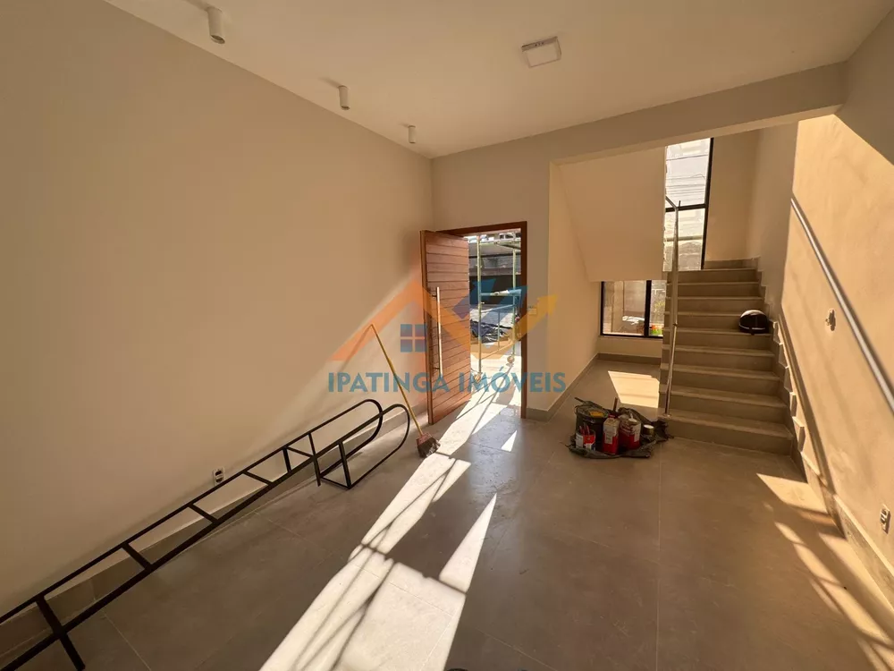 Casa à venda com 3 quartos, 208m² - Foto 3