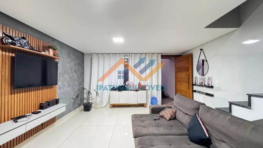 Casa à venda com 3 quartos, 156m² - Foto 1