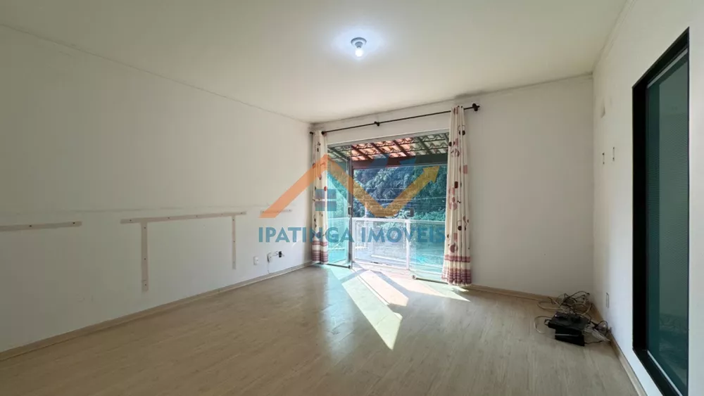 Casa à venda com 3 quartos, 245m² - Foto 8