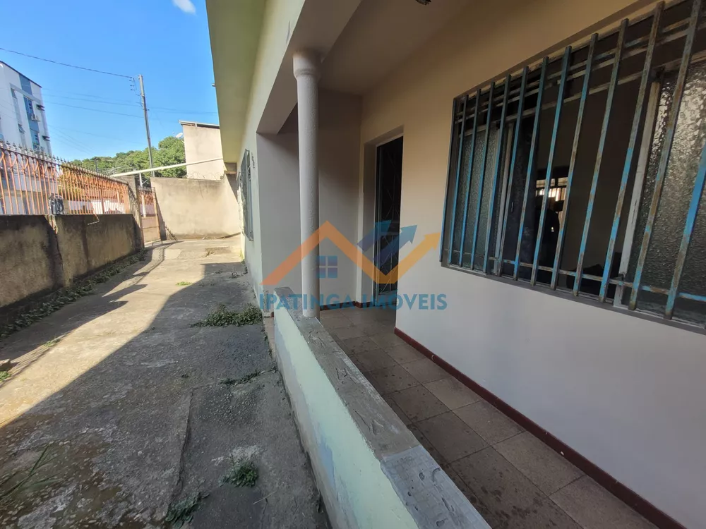 Casa à venda com 3 quartos, 220m² - Foto 4