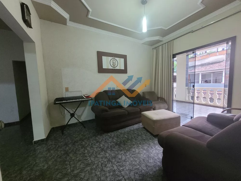 Apartamento à venda com 4 quartos, 240m² - Foto 1