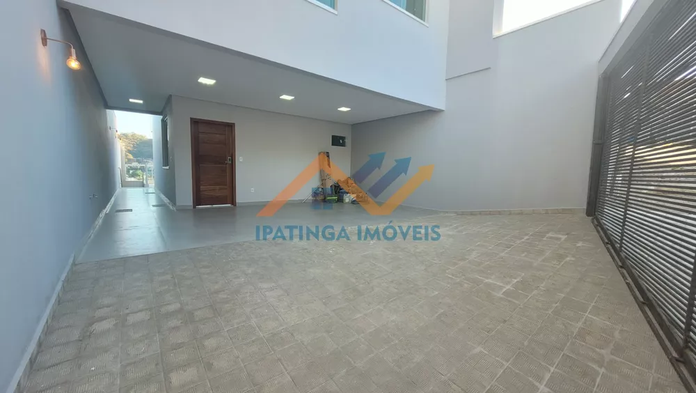 Casa à venda com 3 quartos, 207m² - Foto 2