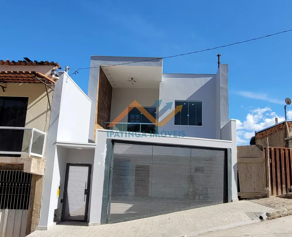 Casa à venda com 3 quartos, 207m² - Foto 1