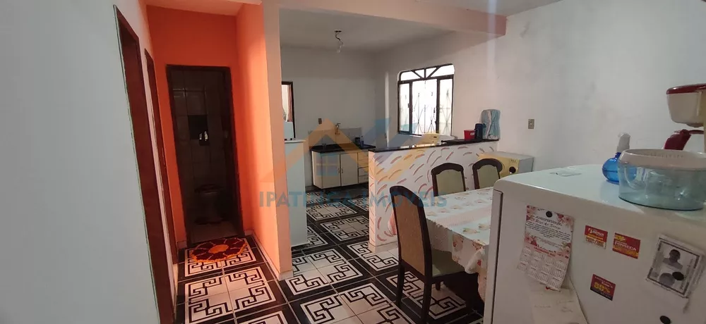 Casa à venda com 3 quartos, 300m² - Foto 2