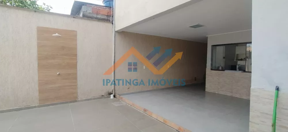 Casa à venda com 3 quartos, 200m² - Foto 2