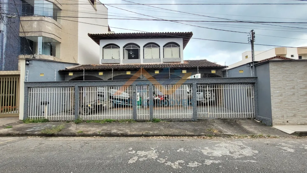 Casa, 6 quartos, 243 m² - Foto 2