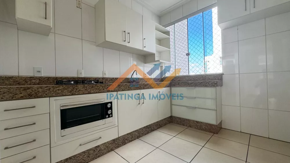 Apartamento à venda com 3 quartos, 156m² - Foto 2