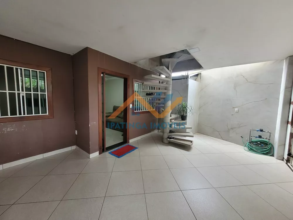 Casa à venda com 3 quartos, 180m² - Foto 2