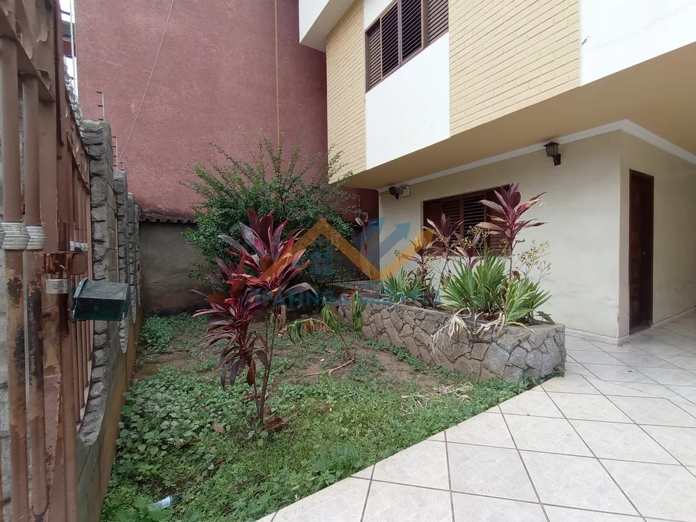 Casa à venda com 3 quartos, 210m² - Foto 3