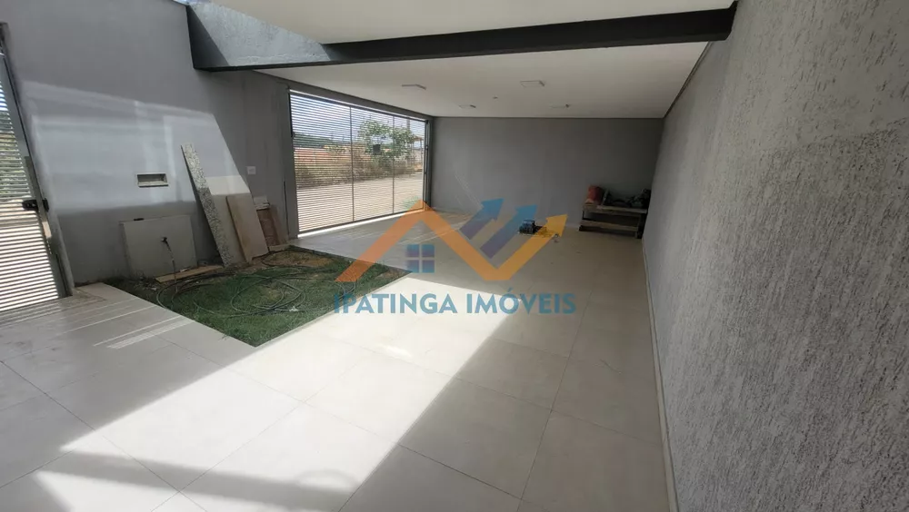 Casa à venda com 3 quartos, 240m² - Foto 3