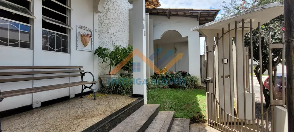 Casa à venda com 4 quartos, 240m² - Foto 2