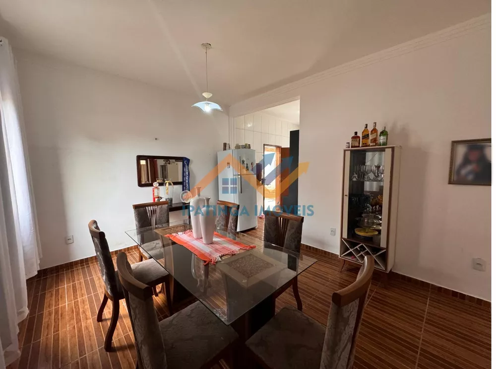 Casa à venda com 3 quartos, 220m² - Foto 1