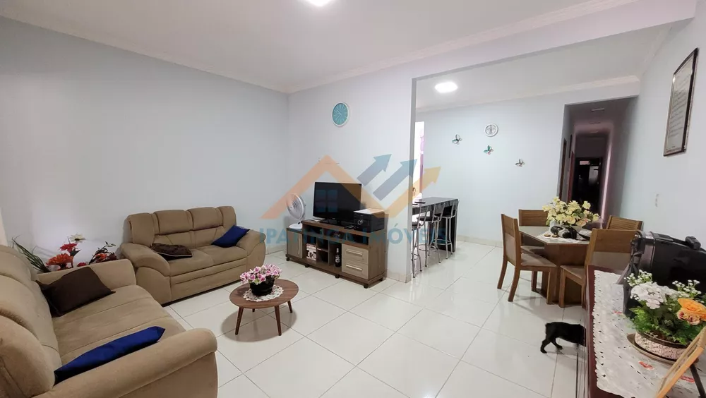 Casa à venda com 3 quartos, 100m² - Foto 1