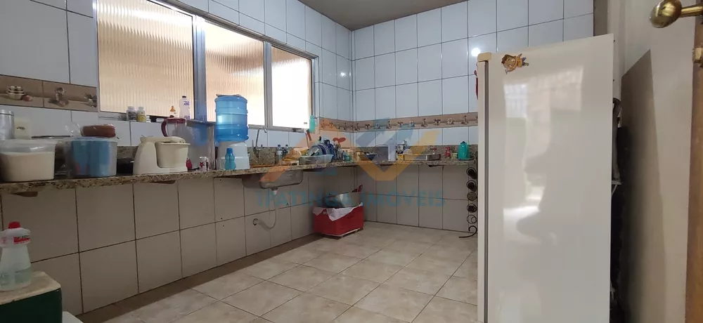 Casa à venda com 3 quartos, 360m² - Foto 3