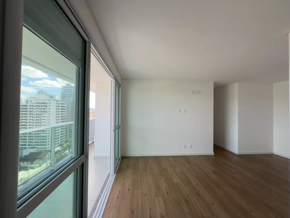 Apartamento à venda com 2 quartos, 67m² - Foto 4