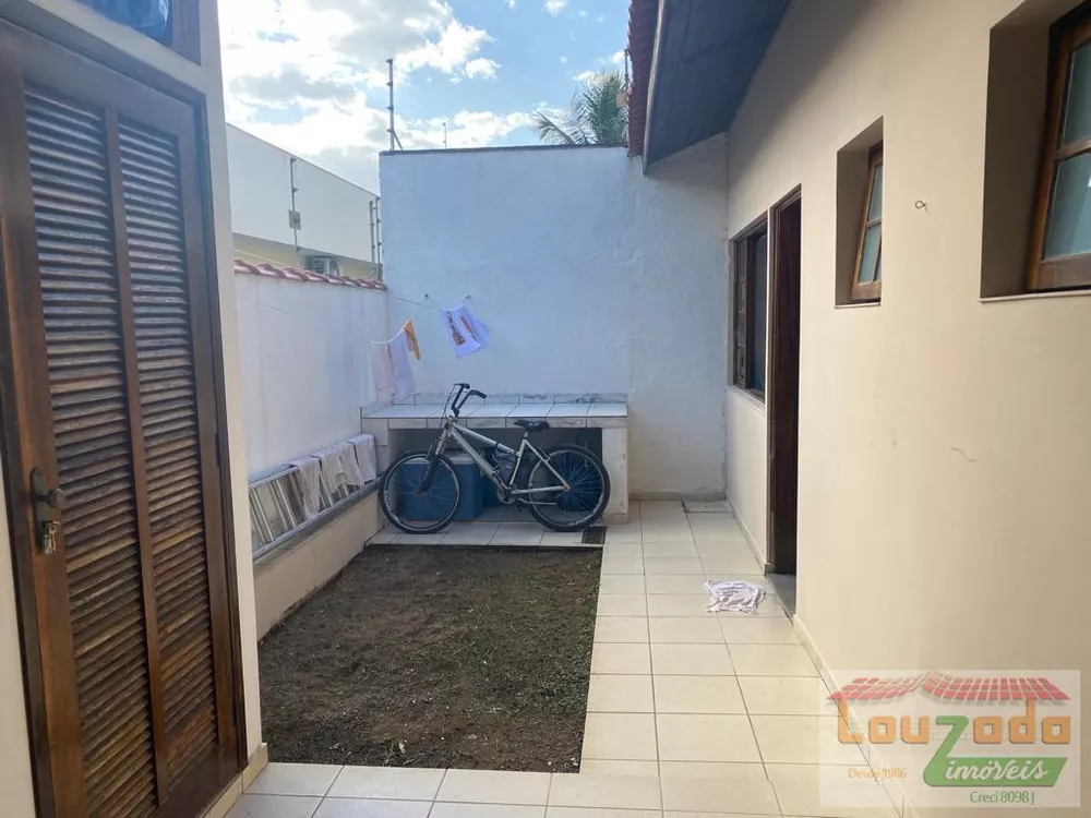 Sobrado à venda com 4 quartos, 250m² - Foto 1