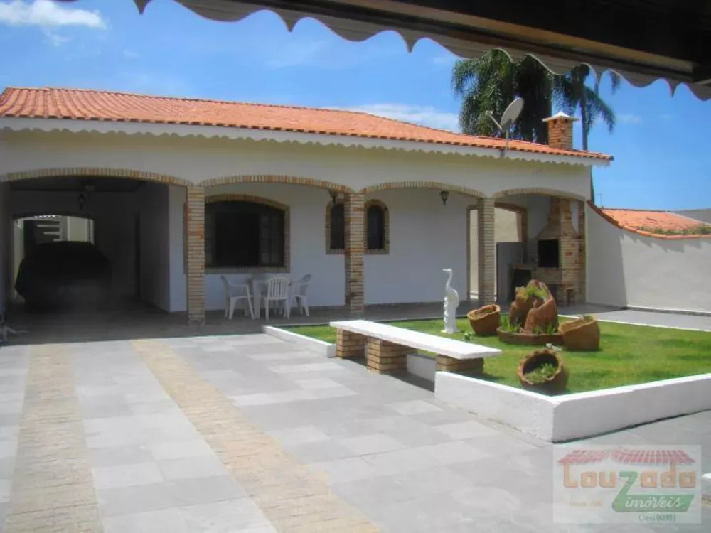 Casa à venda com 3 quartos, 360m² - Foto 1