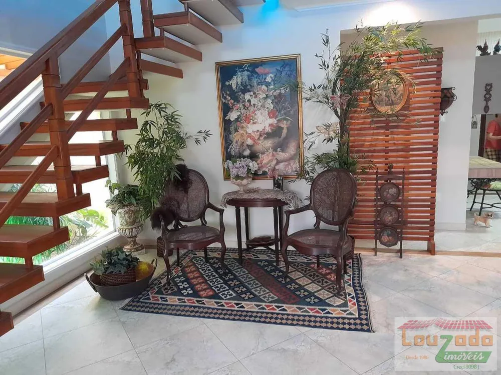 Sobrado, 3 quartos, 382 m² - Foto 1