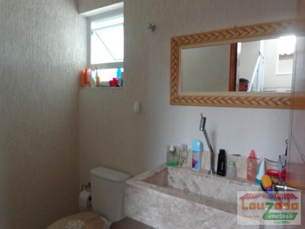 Sobrado à venda com 3 quartos, 240m² - Foto 1