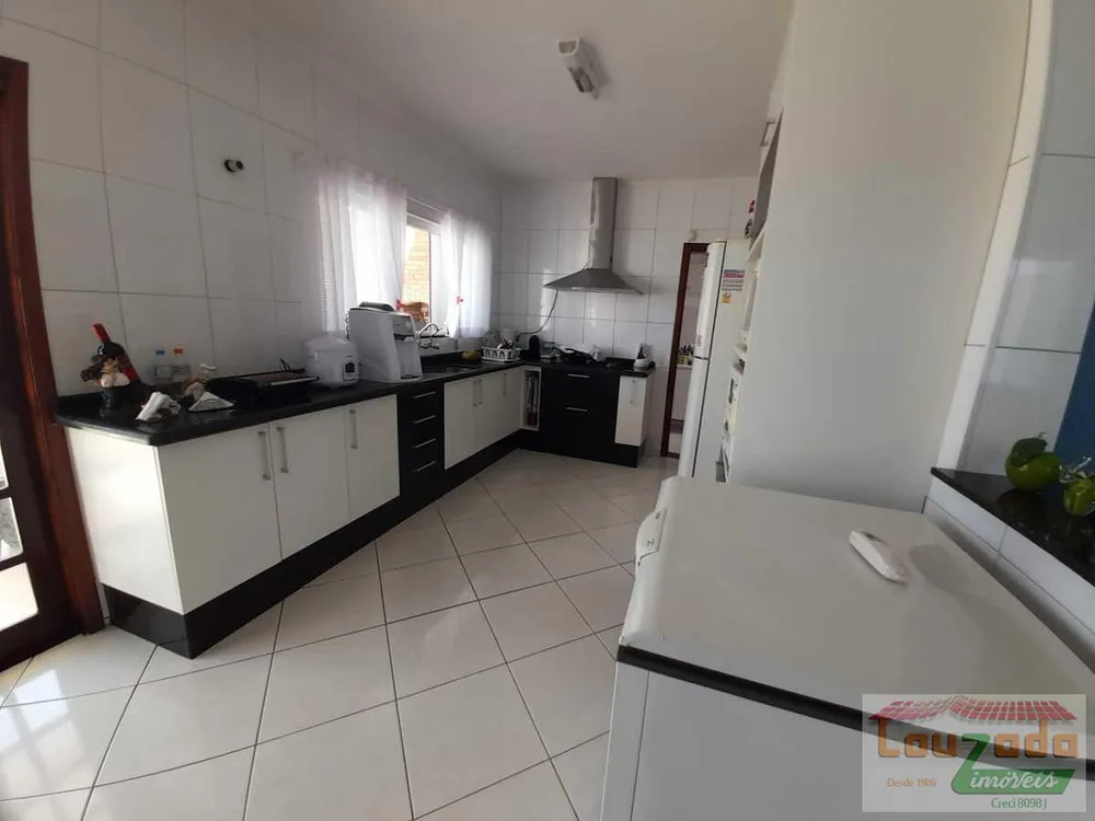 Sobrado, 3 quartos, 223 m² - Foto 2