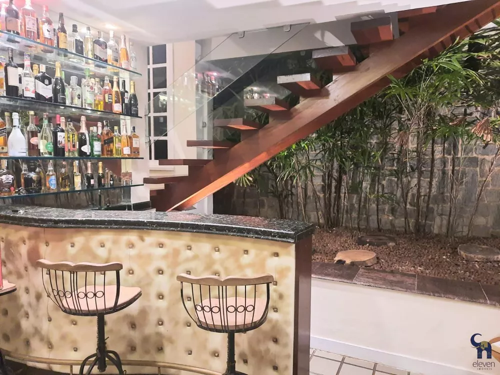 Casa à venda com 5 quartos, 293m² - Foto 11