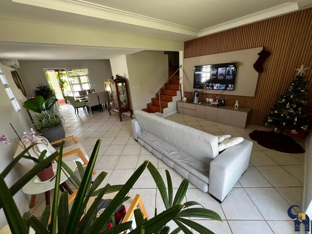 Casa à venda com 4 quartos, 200m² - Foto 11