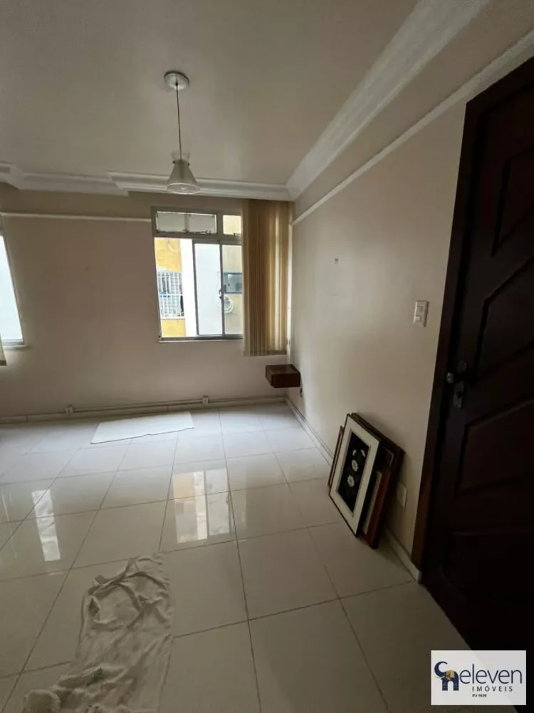 Apartamento à venda com 2 quartos, 70m² - Foto 3