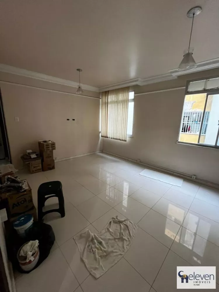 Apartamento à venda com 2 quartos, 70m² - Foto 2